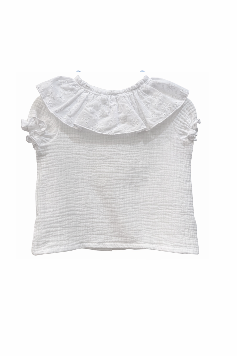 Blusa blanca con cuello perforado